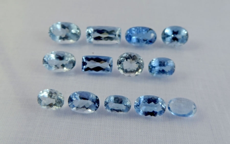 Đá quý Aquamarine có màu xanh nước biển nhạt và đậm là chủ yếu